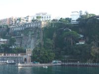 Ankunft Hafen Sorrent, Blick auf unser Hotel, PA260144.JPG