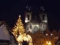 DSCN7001.JPG   Weihnachtsmarkt mit Maria vor dem Teyn