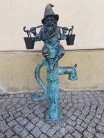 Zwerg mit Wasserpumpe