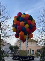 geschmückter Platz in St. Tropez .JPEG