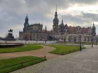 Theaterplatz mit Schloss und Hofkirche