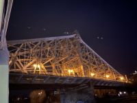 Durchfahrt unter der Brücke 