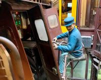 Tag 3 01.01.2023 Paris Silvesterreise, Aufzug im Eiffelturm