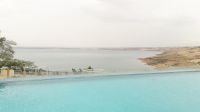 Die Poolanlage im Hilton Hotel