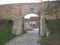  Eingang zum Schloßhof der Neuenburg