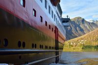 Hurtigruten - Postschiff - M/S Richard With im Norangsfjord (Hjørundfjord, Storfjord)