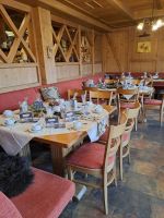 Happinger Hof Gaststube.jpg