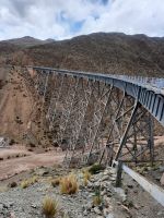 Fahrt mit den Zug in den Wolken