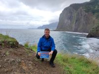Reisebegleitung Sten beim Aussichtspunkt in Faial