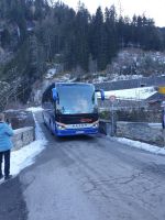 Unser Bus auf der Schinschluchtbrücke