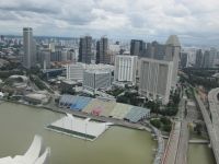 Blick auf die Formel 1 Tribüne und Skyline