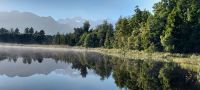 Lake Matheson mit Spiegelung des Mt. Tasman und Mt. Cook