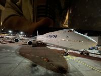 Mit dem Lufthansa Jumbo fliegen wir nach Buenos Aires