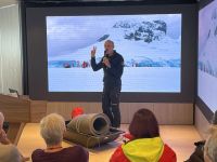 Vortrag über den Ablauf der Zeltübernachtung im ewigen Eis