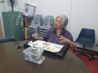 Georgetwon, Besuch Perlenstickerin