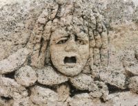 Römische Skulptur am Museum auf dem Zitadellenhügel