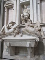 San Lorenzo: Alte Sakristei mit 2 von Michelangelo gestalteten Medici Gräbern