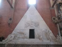 Frari: Canova Grabmal