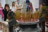 Raeucherstaebchen Opfergabe