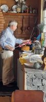 Der Hausherr grillt selbst