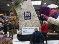 Aufbau Blumenkorso in Sassenheim