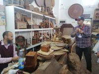 Im Holzkunsthandwerksladen im Kasbahviertel der Medina von Essaouira