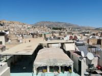 Blick über die Däche von Fes von der Dachterasse des Nejjarine-Museums