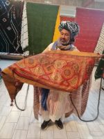 Präsentation der Erzeugnisse im Teppichgeschäft