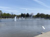 Park an der Jahrhunderthalle mit Fontänen