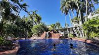 Rundreise Australien - Entspannung im Hotelpool in Darwin