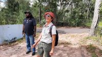 Rundreise Australien - Besuch im Pudakul Aboriginal Center - Graham und Reiseleiterin Esther