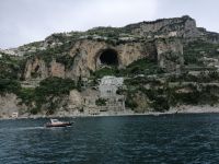Eine Große Höhle Im Felsen Der Amalfiküste