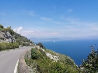 Fahrt entlang der Amalfiküste, von Minori nach Vietri sul Mare