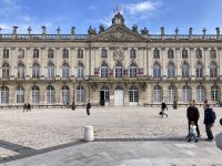 …eingefügt ins Ensemble  - das Rathaus von Nancy