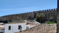 Burg Obidos wird von einer Befestigungsmauer umschlossen 