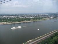Blick von der Seilbahn auf den Rhein