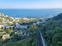 Blick von Capri-Zentrum auf Marina Grande 