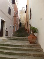 Nehmen wir diese Treppe noch? Lieber nicht, denn wir müssen …