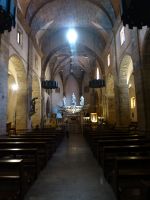 Der Altar in der Kathedrale ist wie ein Schiff gestaltet.
