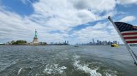 Städtereise New York - Bootsfahrt um Manhattens Skyline mit Liberty Island