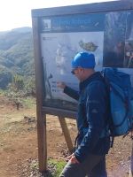 Unser Guide Sergio erklärt uns den heutigen Weg