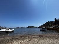 Port Llegat: Strand vor dem Wohnhaus Dalis