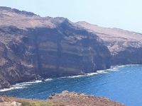 Die Einlagerungen von braunem Tuffstein sind sichtbar