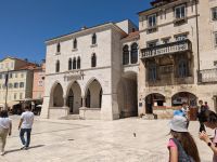 Der Narodni-Trg ist der größte Marktplatz in der westlichen Vorstadt der Spliter Altstadt