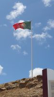 Aljezur, Castel mit portugisischer Flagge