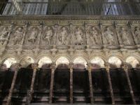 Toledo Kathedrale - die Heiligen über den Sitzbänken