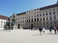 Im Innenhof der Wiener Hofburg 