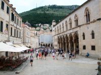 Dubrovnik, Rektorenpalast (rechts)