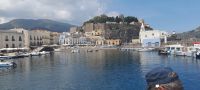 Der Burgberg von Lipari mit Bootshafen