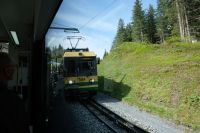Eine entgegenkommende Bahn